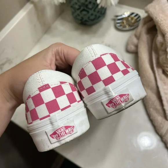 Pink checkered slip on vans - Picture 4 of 7